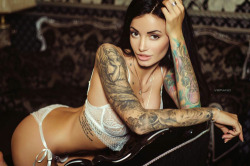 tattoogirls66:  love this tattooed beautys - http://tattoogirls66.tumblr.com