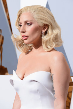 samneyspears:    Lady Gaga attending the 88th Academy Awards.