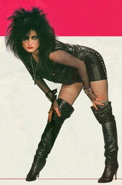 lookonthedarkside:Siouxsie Sioux in leather and studs. 80’s.