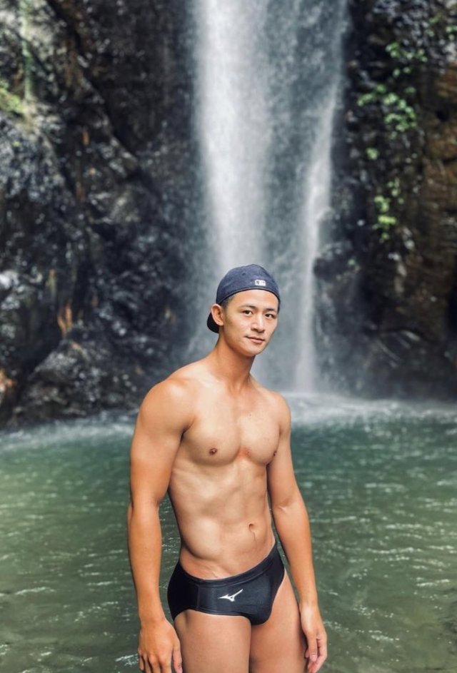 hotasianbods: handsome guy