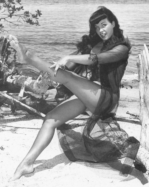 curvyswervydames:  thequeenofpinup:  RIP Bunny Yeager March 13, 1929 - May 25, 2014 Thank you for giving us some of the most beautiful and iconic photos of Bettie. For that, we are forever grateful.   A fitting tribute to Bunny Yeager. Â She captured