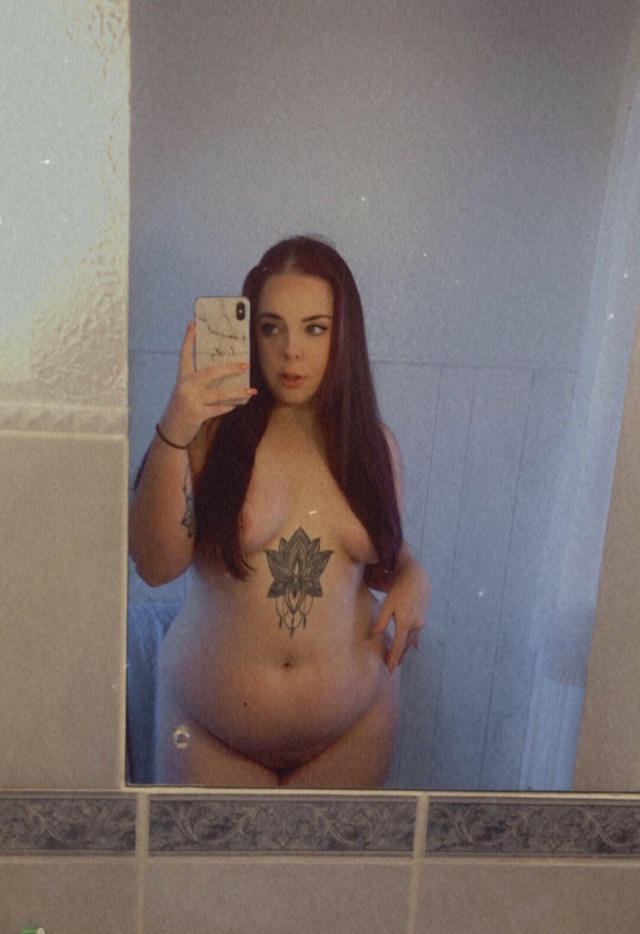 l0veme-not:Birthday girl in her birthday suit 