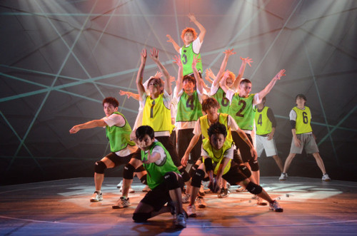 fencer-x: megumi86:  Haikyuu stage play.   So this pic: was so cool, because they then segued into some choreography where everyone stepped back to form two lines, and then stepped forward again in mirrored curve kind of like an M shape, then repeated