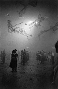 arabamolsamontgiymezdim:Sergio Larrain , Chelsea art ball , London