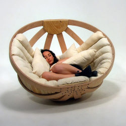 iqagency:Meet Cradle.This rocking chair is named “Cradle”