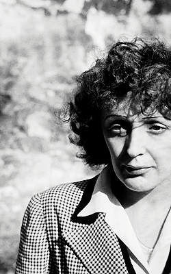beauvelvet:  Edith Piaf photographed by Henri Cartier - Bresson