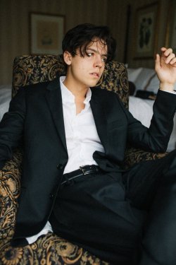 alwayschach-sprouseblog:  OMG !!! … Cole is pure fire   