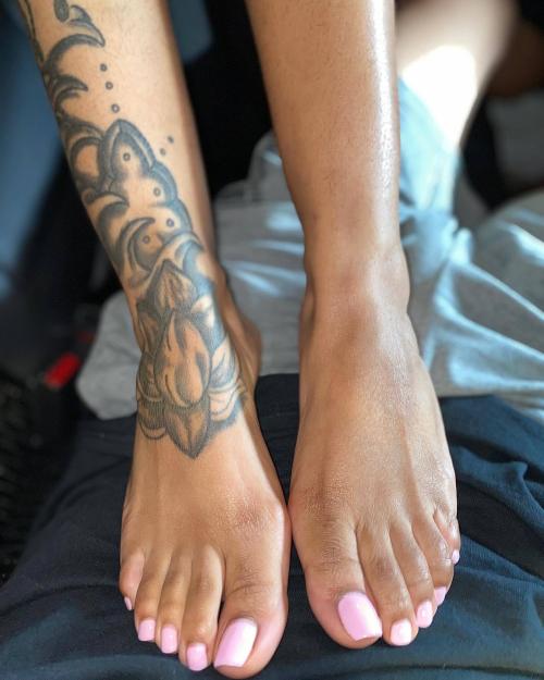 The Love of Female Feet & Toes