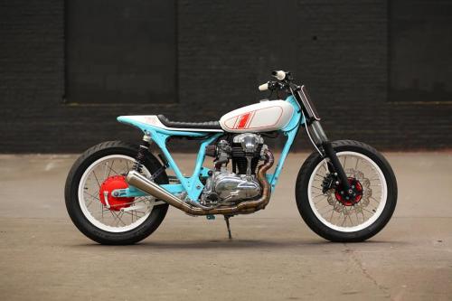 caferacerpasion:  Kawasaki W650 Street Tracker by Hombrese Bikes | www.caferacerpasion.com