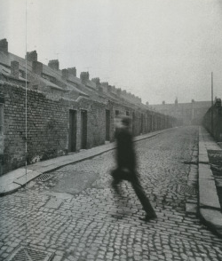 an-overwhelming-question:Elliott Erwitt - Newcastle, England,