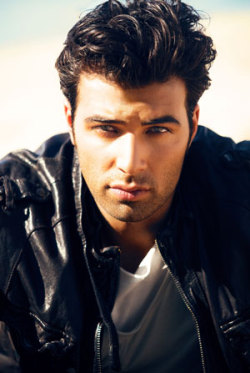 daisiesandmixtapes:   SEXY SATURDAY: JENCARLOS CANELA He is literally