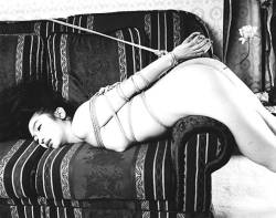 syrenkakinbaku:  lesangnoir:Nobuyoshi Araki The flower in her