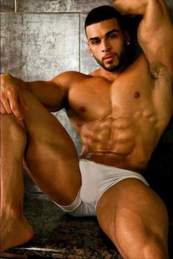 alphamusclehunks:  Sexy, large and in charge: ALPHA MUSCLE HUNKS: