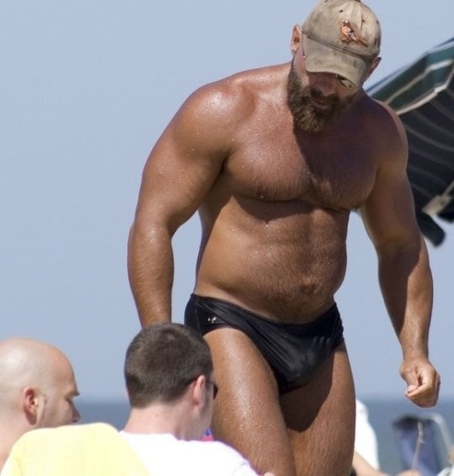 themalelist:  That is the type of Daddy I’m trying to spot, each time I go to the beach.  ✔Submit your daddy pics to:  themalelist@gmail.com  Follow The Male List! for more hot daddiesArchive: http://themalelist.tumblr.com/archive