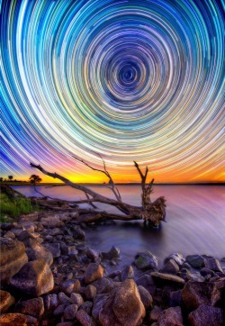 The world keeps turning (long exposure of star trails at Lake