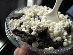 foodluxury:  Love Food? This blog is for you.   OREO DIPNDOTS.
