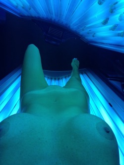 tanibed:Me: A new tanningbed-pic for all my followers ;) Love