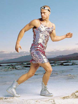 solestruckshoes:  twentyfuckingsomething: Brad Pitt in a dress