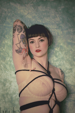 sexxxisbeautiful:  crowcrow:  cannot handle kelly’s beauty