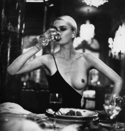 le-voleur-de-beaute:  Photo by Helmut Newton  ~Lvdb 