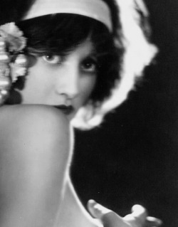 silent–era:  Joan Crawford, 1924. Photo by Orval Hixon