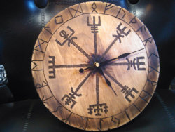 valkyriesvikings:  Viking rune vegvisir clock 