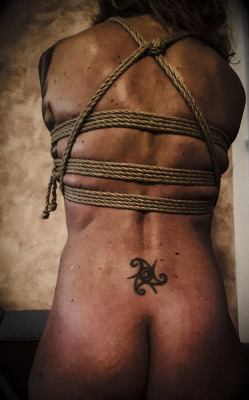 signorina-anarchia:  Skin & Ropes.