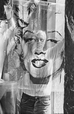 midcenturymodernfreak:  1964 Warhol Holding Marilyn Acetate