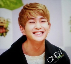 fangirlshineeot5:  140225 Onew - SBS “Law of the Jungle”