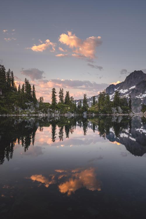 oneshotolive:  Mirrored beauty. Alpine lakes wilderness. 3933