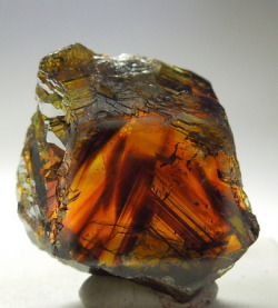 mineralists:  Sphalerite with color zones of yellow, orange and