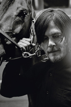 reedusgif:  Norman Reedus for DETAILS 