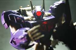 raven185:  Transformers Prime Beast Hunters Go! Shockwave by