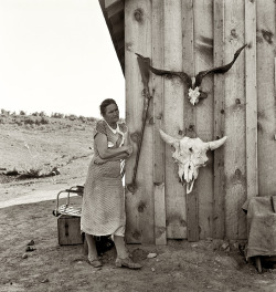 Dorothea Lange - Mrs. Sam Cates, wife of Cow Hollow farmer, Malheur
