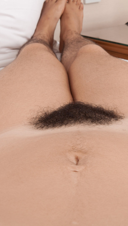 lovemywomenhairy:Simply Stunning!!