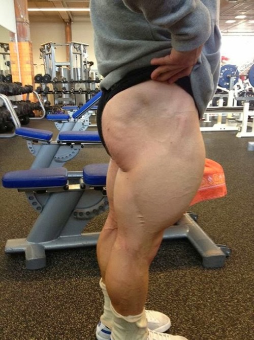 hugemusclegeek:  slickpenguin:  Nicolas Vullioud  Awesome quads! 