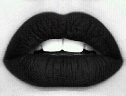 victorialennon98:  Black😍 en We Heart It - http://weheartit.com/entry/163209445