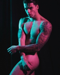 hashtagmanass:  http://hashtagmanass.tumblr.com/