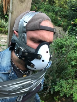 lzydolphin18: gaggedchav:  Outdoor fun in the Middle of London.
