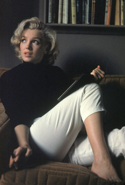 the-king-of-coney-island:  missmonroes:  Marilyn Monroe photographed