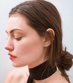 ashleysbnzo:  Phoebe Tonkin for Glossier   i love phoebe so much