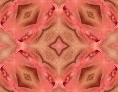kaleidoscopepussy:  wow, such a juicy pussy!   