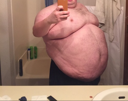 pingtee:Late night stuffing A singularly interesting body shape