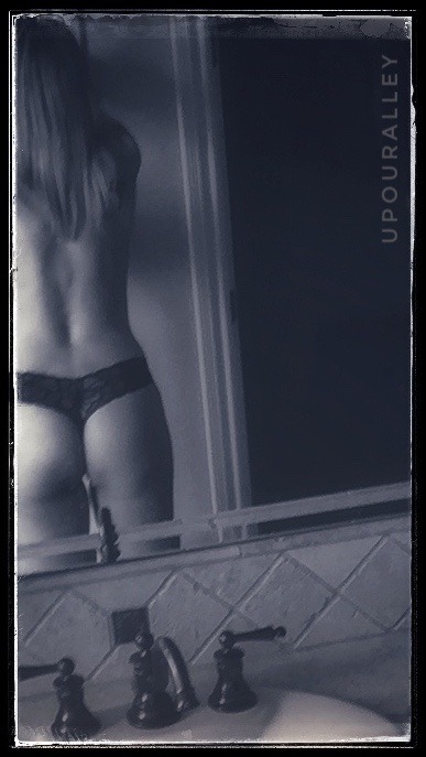 upouralley:It’s that day😉…Morning dear💋mmm…🤍🖤🤍