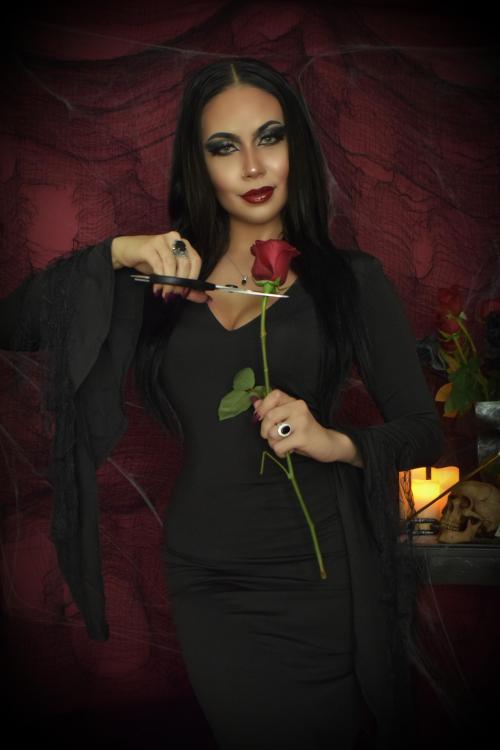 Morticia Addams cosplay [OC]