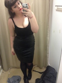 retroramblings:  I tried on a leather pencil skirt and it would