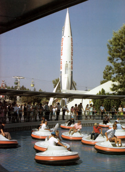 gameraboy:  Flying Saucers in front of the Douglas Flight to