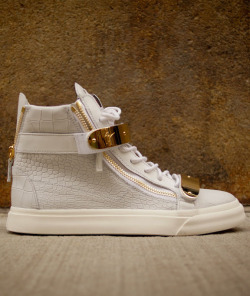 shoe-pornn:  Giuseppe Zanotti Hi Top-Double Hardware Reptile/