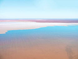 escapekit:Lake Eyre / Kati ThandaGermany-based photographer Kevin