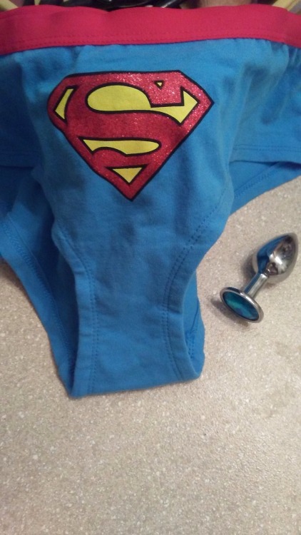 domforsweetpussy:  milehighprincess:  Ready for Batman v Superman!!â™¨ï¸  So is my girl!  I like the coordinating princess plug. ;-)